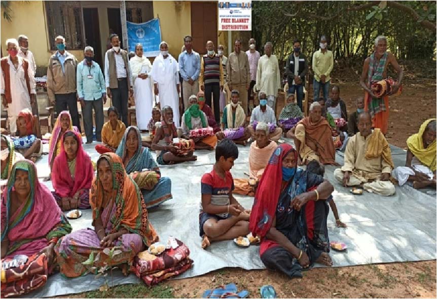 Senior citizens gathered for the blanket distribution at Bhapur block.