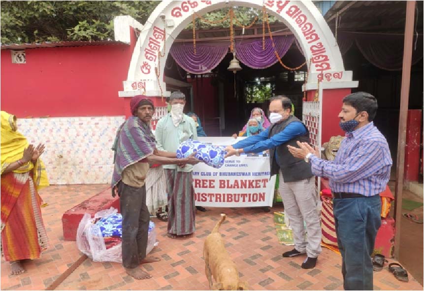 Distribution continues near the village temple at Bhapur.